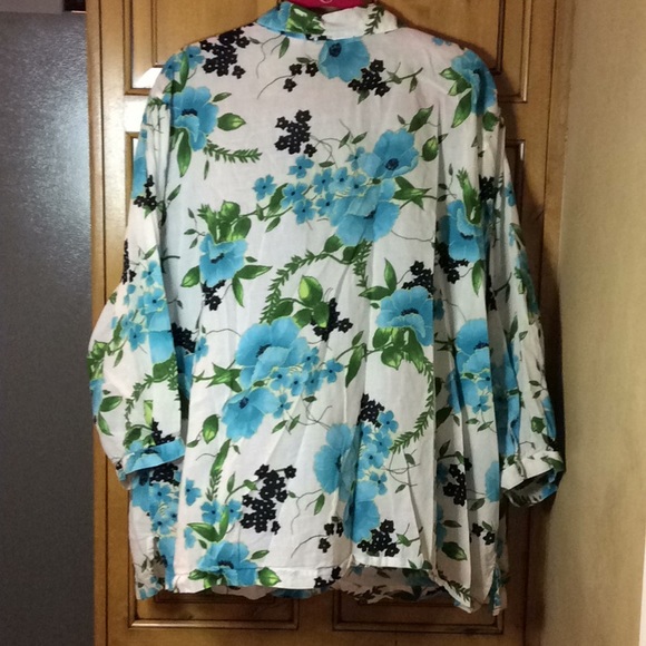 FINAL SALE PRICE Sag Harbor Floral Cotton Button Down Top in 3X - Picture 4 of 5
